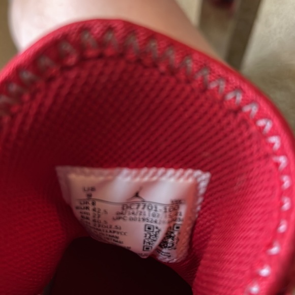 NIKE Jordan One sneakers older boys/men size 9, red/white/grey - used - Picture 6 of 7